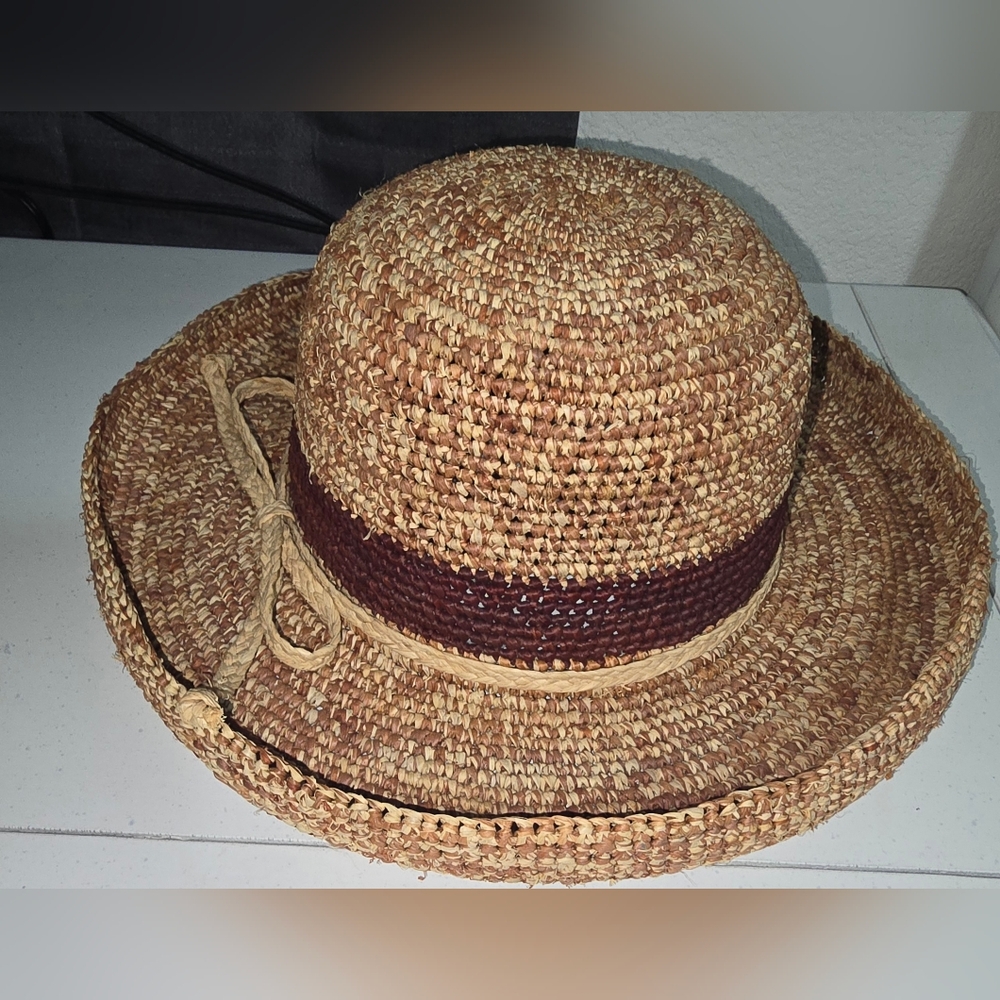 Cov-ver hat tan burgundy